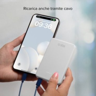 5,000 mAh power bank with wireless magnetic charging