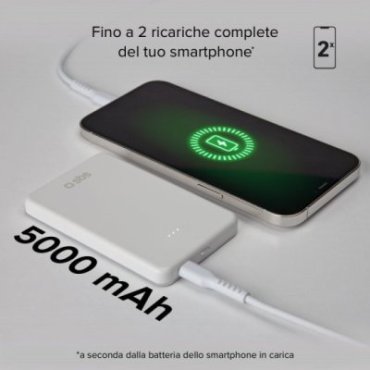 5,000 mAh power bank with wireless magnetic charging